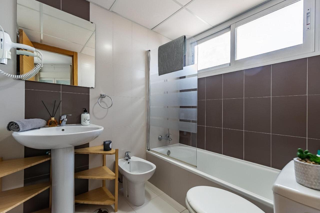 Modern Beach Apartment Valparaiso With Parking Malaga Bagian luar foto