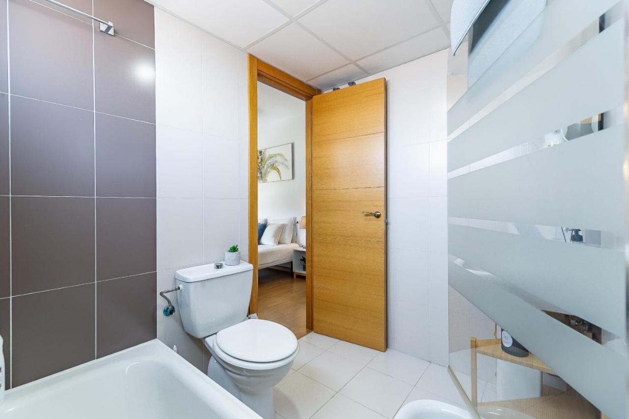 Modern Beach Apartment Valparaiso With Parking Malaga Bagian luar foto