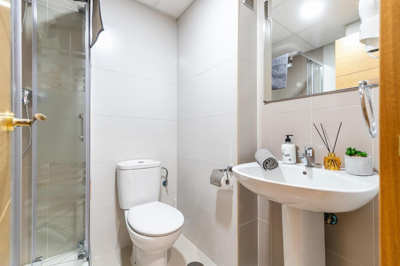 Modern Beach Apartment Valparaiso With Parking Malaga Bagian luar foto